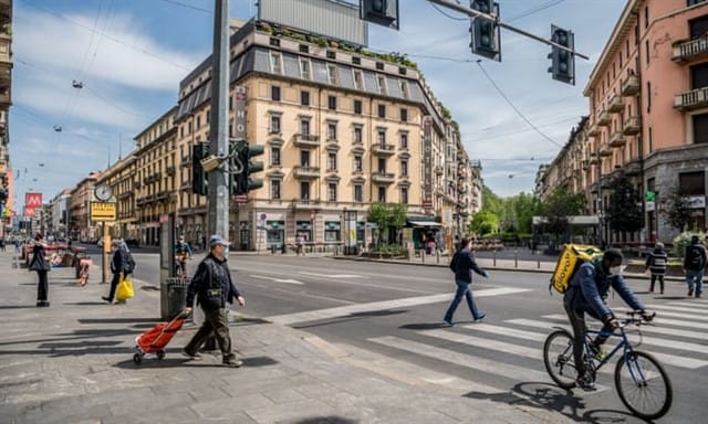 A cidade de Milão anunciou plano ambicioso para reduzir o uso de carros após a pandemia. Foto: Stefano De Grandis/REX/Shutterstock. 