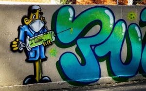 Grafite faz referência à esperança de cura para a covid-19. Foto: Aloisio Mauricio / Foto Arena.