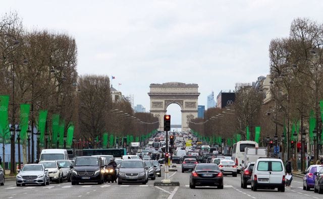 Os parisienses gastam até 92 minutos por dia se deslocando para o trabalho. Foto: Mark Lawson / Unsplash.