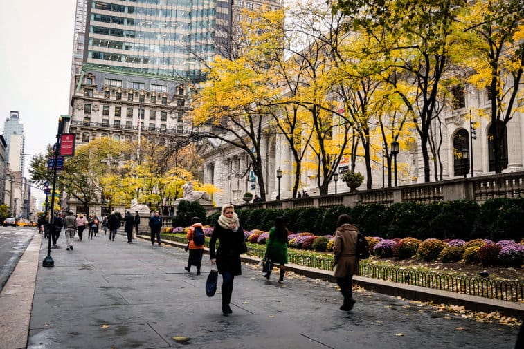 Se uma cidade possui boas calçadas, existe uma maior chance de a sua população gozar de boa saúde. Foto: New York Times.