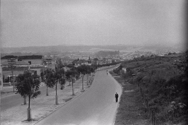 Avenida Reboucas em 1939. Ao fundo a várzea do Rio Pinheiros. Foto: J.B.Duarte / Pinterest.