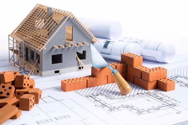 A aquisição de casas, ou mesmo a construção, para valorização ou locação assegura renda extra. Imagem: Shutterstock.