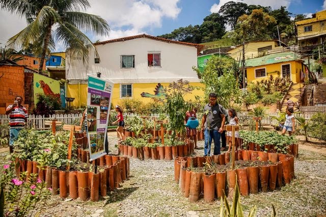 Em Recife, a comunidade Sítio São Brás ganhou as cores do projeto Mais Vida nos Morros. Foto: Andréa Rêgo Barros.