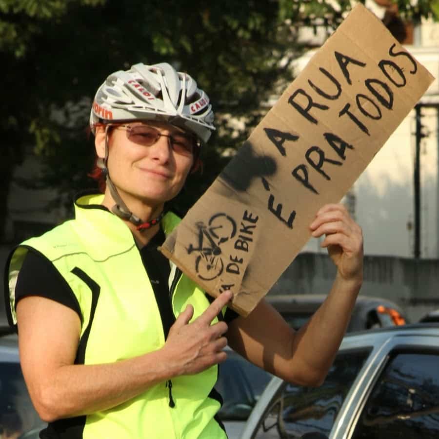 "Pedalar é um direito e só a bike salva", diz a cicloativista Renata Falzoni, que foi responsável por ajudar na promulgação do novo Código de Trânsito Brasileiro. Foto: Divulgação.