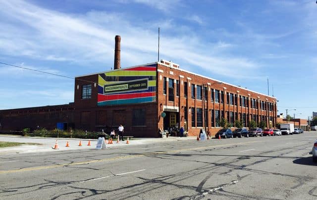 O Wasserman Projects situado na região oeste de Detroit tem produtos frescos, alimentos especiais, galerias de arte e restaurantes. Foto: The Spaces.  
