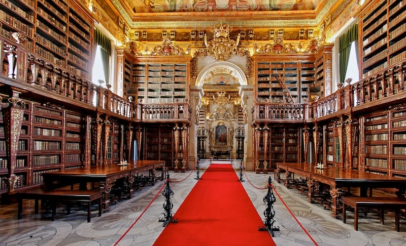 Biblioteca Joanina, com suas 60 mil obras, grande parte dos séculos XVI a XVIII. Foto: UC / Divulgação.