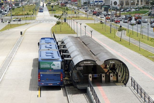 A Rede Integrada de Transporte de Curitiba foi listada como um dos 50 projetos mais influentes dos últimos 50 anos. Foto: Mario Roberto Duran Ortiz. 