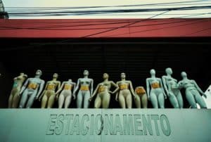 Projetos originais de sete artistas evidenciam a singular linguagem visual da cidade de São Paulo na linguagem do pixo, do grafite, da caligrafia, do giz, do lambe-lambe. Foto: Mauricio Nahas.