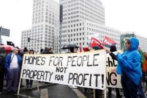 Protestos contra os preços de habitação e gentrificação em Berlim, 2018. Foto: Alex Schmidt / Reuters.