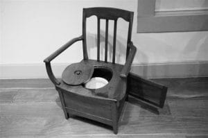 Cadeira sanitária da época. Foto: Reprodução.