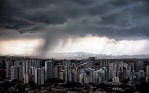 Início de temporal na zona leste de São Paulo. Foto: Rafael Neddermeyer / Fotos Públicas.