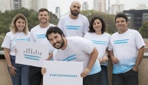 Marcelo Reis (no centro, atrás) e os publicitários que criaram a campanha #VoltaPinheiros. Foto: Divulgação.