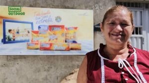 Francisca dos Santos mora em Fortaleza e já recebeu por uma placa duas vezes. Foto: Outdoor Social / Divulgação.