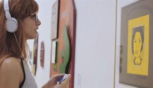 “A Voz da Arte”, recorre ao Watson para informar os visitantes a respeito das obras de um jeito bem interessante e interativo. Imagem: Youtube / Reprodução.