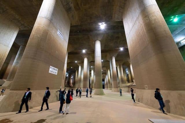 Metropolitan Area Outer Underground Discharge Channel: instalação gigante de proteção contra enchentes. Foto:  Japan Visitor.