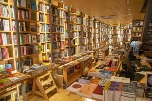 A Livraria da Travessa fica no número 513 da Rua dos Pinheiros, em uma pequena casa de 200 m² totalmente reformada. Foto: Divulgação.