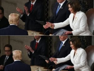 A presidente da Câmara, a democrata Nancy Pelosi foi ignorada pelo presidente Trump enquanto estendia a mão para cumprimentá-lo. Foto: AFP..