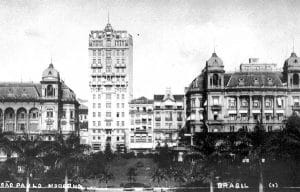 O edifício Sampaio Moreira foi inaugurado em 1924, e é um marco na arquitetura e na vida de São Paulo, com 12 andares e 50 metros de altura. Foto: São Paulo Antiga.