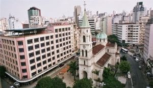 Igreja Santa Cecília: construída em 1901, tem as paredes pintadas por Benedito Calixto e Oscar Pereira da Silva, e um centenário órgão de tubos. Foto: Arquidiocese de São Paulo.