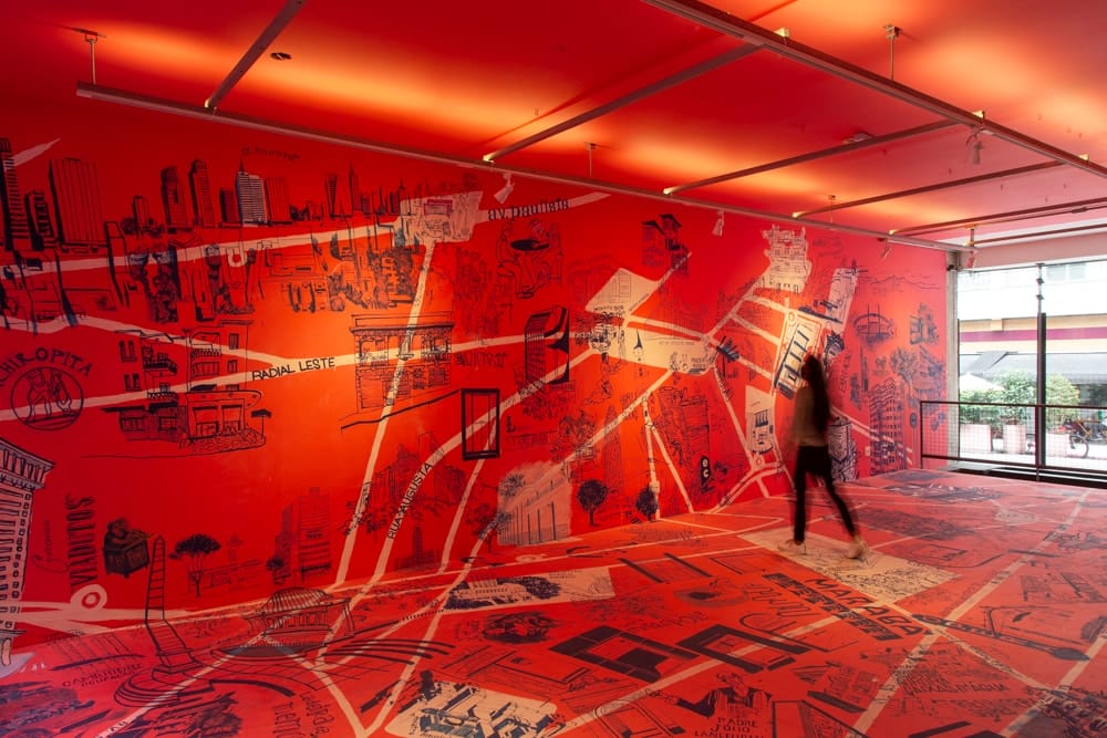 A Sala Rosa da exposição traz um mapa afetivo da região central de São Paulo. Foto: Clarissa Mohany.