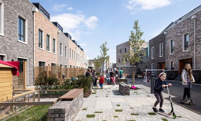 O projeto de co-habitação de nome 'Marmalade Lane', desenvolvido em Cambridge, Grã Bretanha. Foto: Mole Architects.