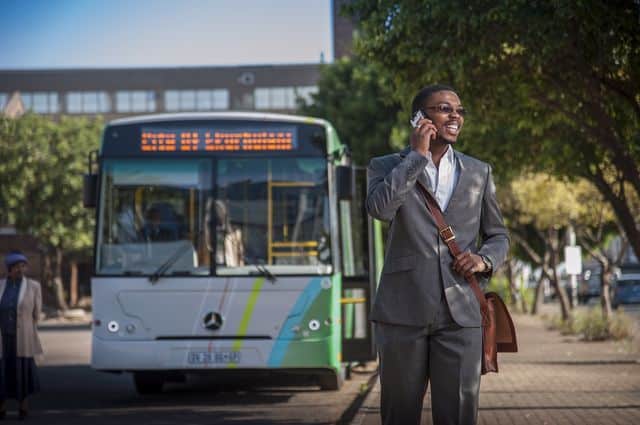 Os serviços de transporte urbano irão precisar de "alternativas sustentáveis e acessíveis" para servir todas as comunidades. Foto: Getty Images.