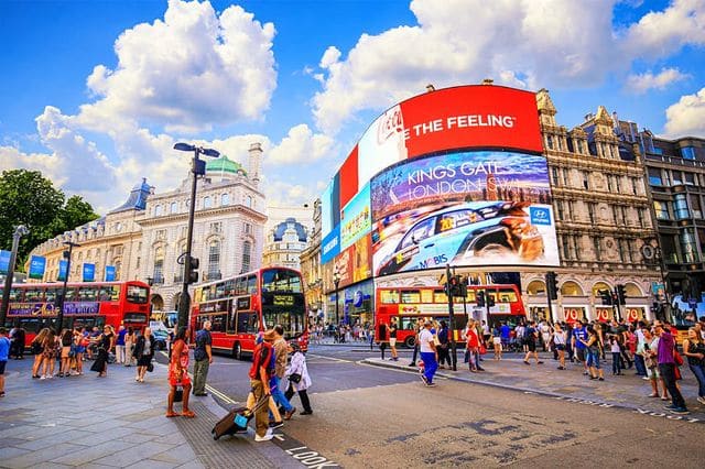 Em cidades como Nova York, Joanesburgo, São Paulo ou Londres (foto), os espaços públicos se converteram em locais de convívio. Foto: Shutterstock.