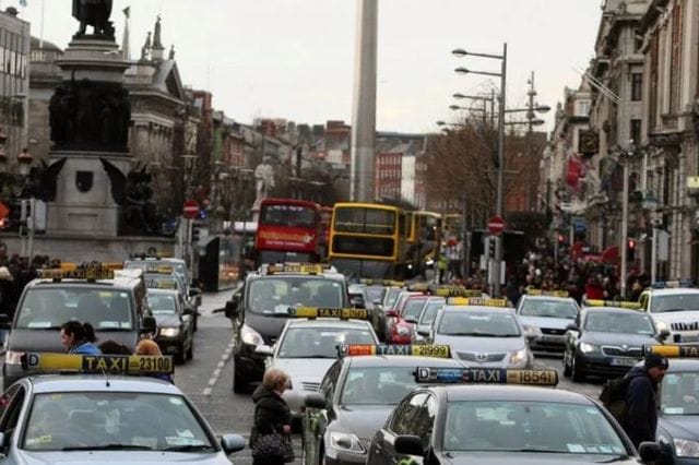 Tráfego de carros no centro de Dublin, capital da Irlanda, uma das mais congestionadas da Europa. Foto: Dublin News.