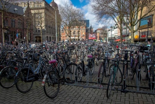 Amsterdam, capital holandesa,  é uma referência do ciclismo urbano em todo o mundo. Foto: Paul Lefred.